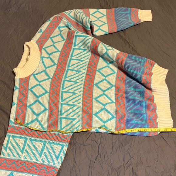 Vibrant Geometric Crewneck Sweater - Picture 10 of 10